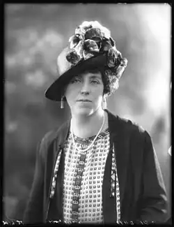 Neave in 1925