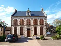 The town hall in Dracy