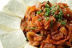Dubu-kimchi (blanched tofu served with stir-fried kimchi)