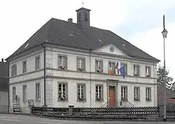 The town hall and school in Durlinsdorf