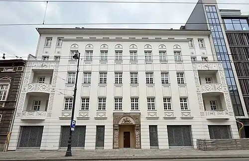 Renovate facade on Dworcowa Street