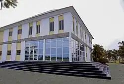 ENTRANCE-TO-LOBBY-AND-SCHOOL-RECEPTION