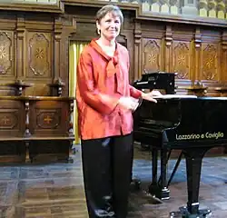 Eliza Garth performing at the Alba Music Festival in 2011 (Alba, Italy)
