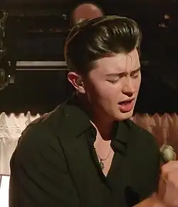 ElliotJamesReayWithQuiff2025