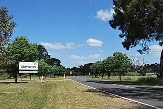 Approaching Moyston