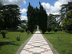 Entrada diagonal plaza