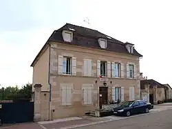 The town hall in Étaule