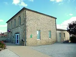 The town hall in Saint-Georges-de-Longuepierre