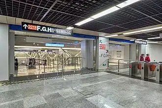 Transfer interface between Lines 1 and 22, with escalators installed in the paid area