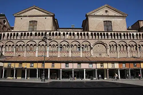 South side: Loggia dei Mercanti, Early Gothic and Late Gothic galleries, roof with Renaissance lucarnes