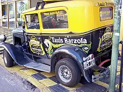Old-timer taxi with fileteado