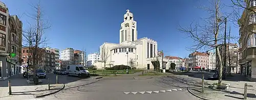 Panorama of Place de l'Altitude Cent/Hoogte Honderdplein with the Church of St. Augustine.
