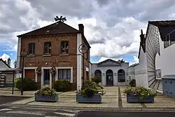 The town hall of Fouquières-lès-Béthune