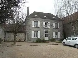 The town hall in Réau