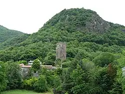 The tower of the castle of the Counts of Comminges dominates the village of Fronsac