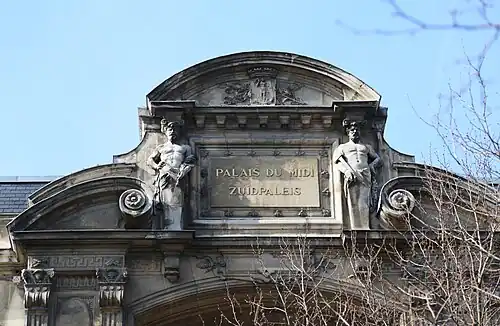 Pediment of the Passage du Travail/Arbeidsdoorgang