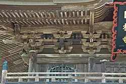 Brackets (tokyō, futatesaki in this case) under the eaves of a sanmon's roof