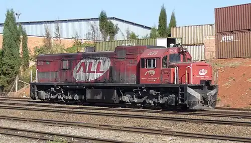 ALL no. 2670, ex SAR no. 33-401, in América Latina Logística livery at Tatuí, São Paulo, Brazil, 29 September 2011