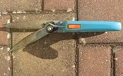 Edging hand shears