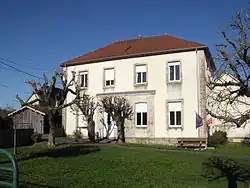 The town hall in Geney