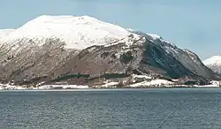 The village is located along the shore of this peninsula