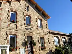 The town hall in Goujounac