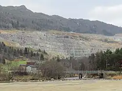 The Gusdalselva mouth is in the Gusdalsvanet.