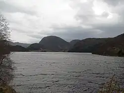 Åheimselva flows out the Gusdalsvanet from.