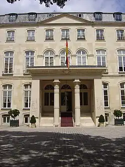 Egyptian inspiration/Egyptian Revival: Portico of the Hôtel Beauharnais, Paris, L.E.N. Bataille, c. 1804[36]