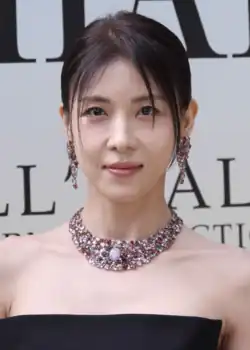 Ha posing for the press at Damiani photocall
