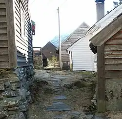 Havretunet between the houses