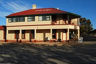 Hawker Hotel-Motel