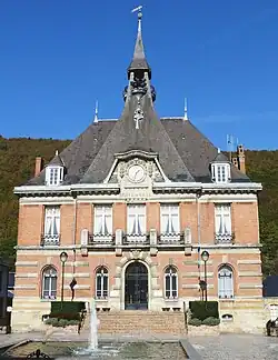 The town hall in Haybes
