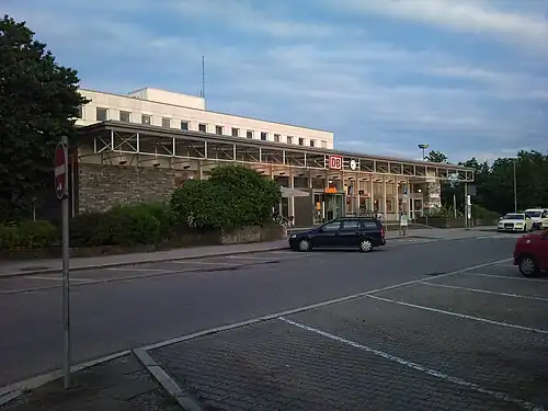 Exterior of the station, seen from its parking lot