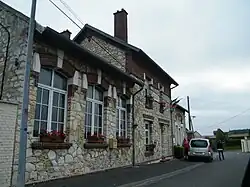 The town hall and school in Hem-Monacu