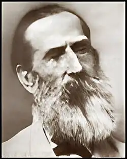 Portrait photo of Leigh
