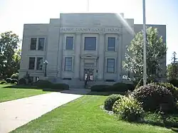 The Henry County Courthouse in Mount Pleasant