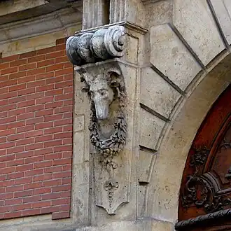 Baroque bucranium with a festoon on a corbel of the Hôtel d'Almeyras, Rue des Francs-Bourgeois no. 30, Paris, 17th century