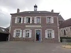 The town hall and school in Houdancourt