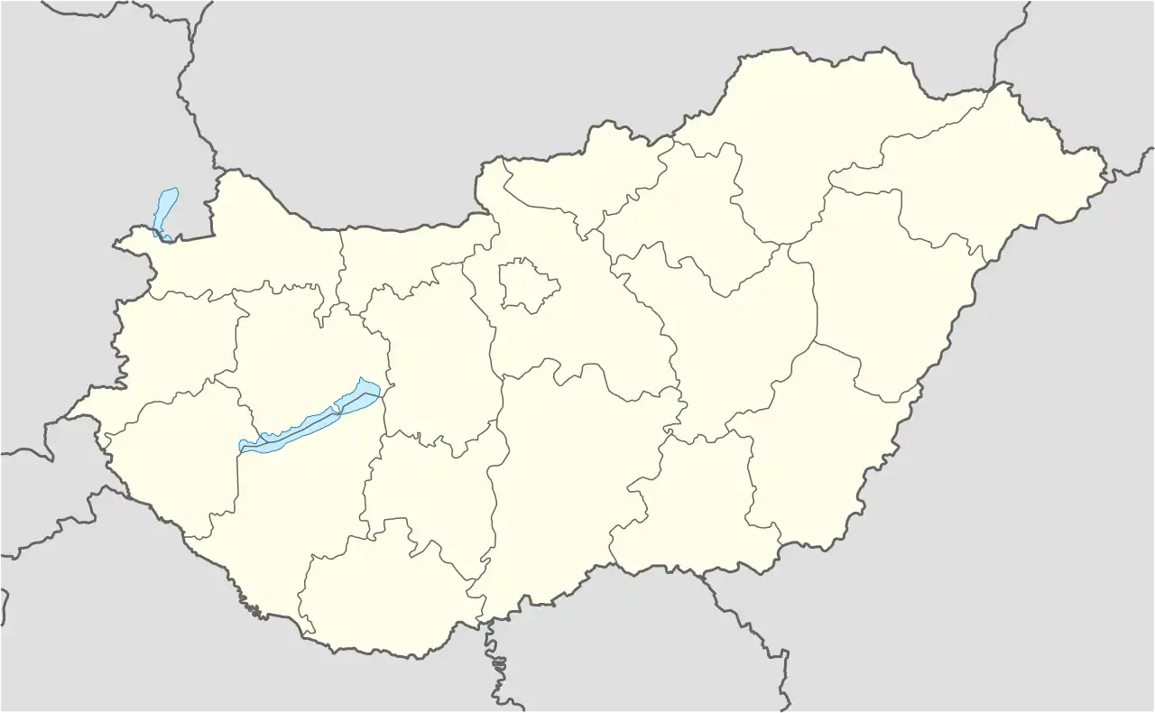 Ács is located in Hungary