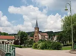 The church and surroundings in Hurbache