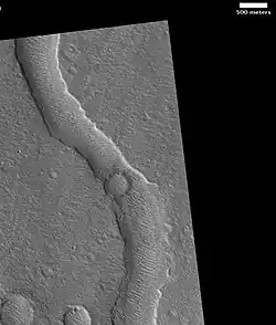 A location in the Hypanis Valles, as seen by HiRISE (scale bar is 500 m)