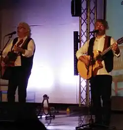 Calandra & Calandra during a concert
