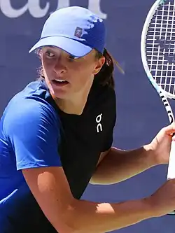 Iga Świątek, current holder of the Venus Rosewater Dish
