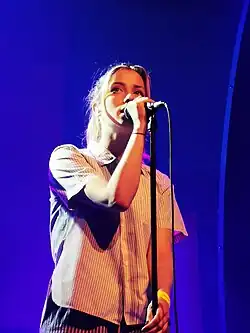 Iliona performing at Francofolies festival 2022.