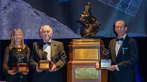 2015 NASA's Dava Newman, left, Charles Elachi, Director of JPL, center, and Marc Rayman, Dawn Mission Director and Chief Engineer, right, accept the Collier on behalf of the NASA/JPL Dawn Mission Team