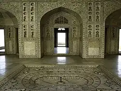 Room with fountain in the Muthamman Burj (1628–30), added by Shah Jahan inside the Agra Fort built by Akbar[302]