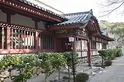 External view of a kairō's wall with renjimado
