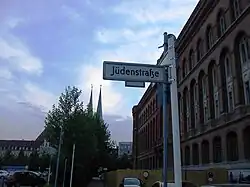 The Rotes Rathaus (right), on the corner of Jüdenstraße