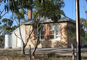 Former Jabuk school building
